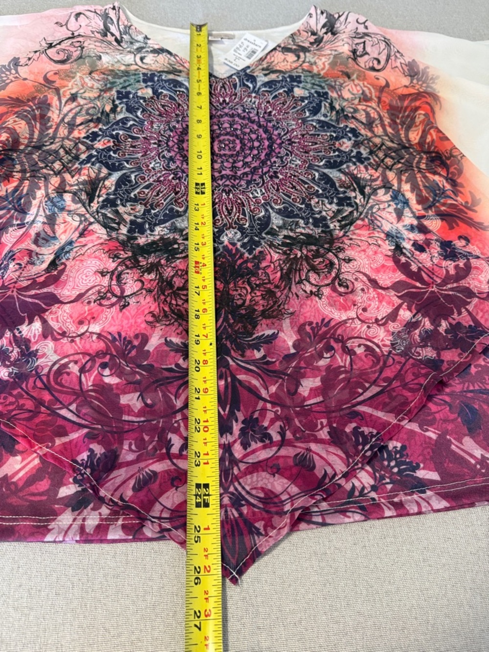 db established 1962 Women’s Wild Orchid Medallion V-Neck Top SZL - Picture 11 of 14